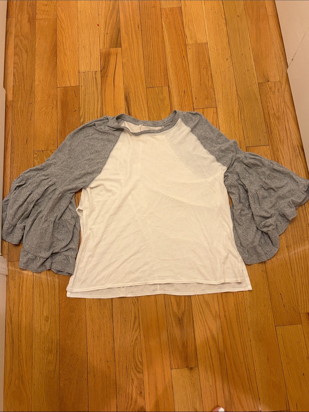 Raglan Bell-Sleeve Women's Top in White and Gray Size XS
